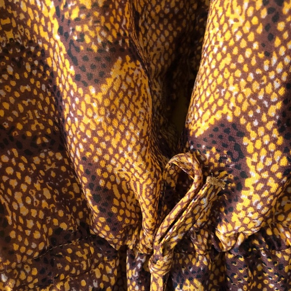 NWT fun print blouse with fitted belt waist - Picture 7 of 7